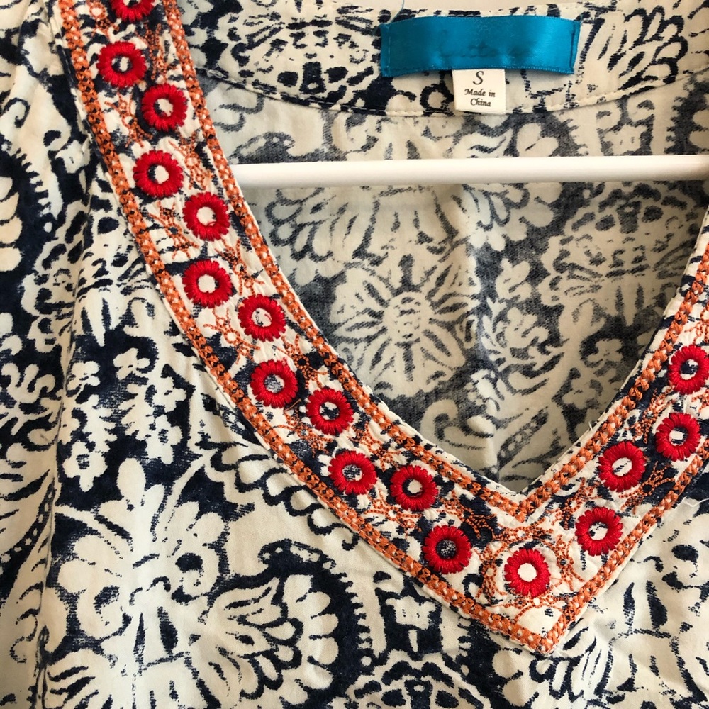 High Low Patterned Top - Picture 2 of 2